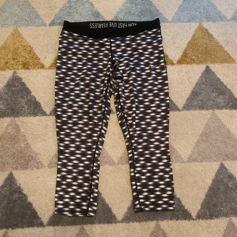 Black and White Cropped NIKE Athletic Legging